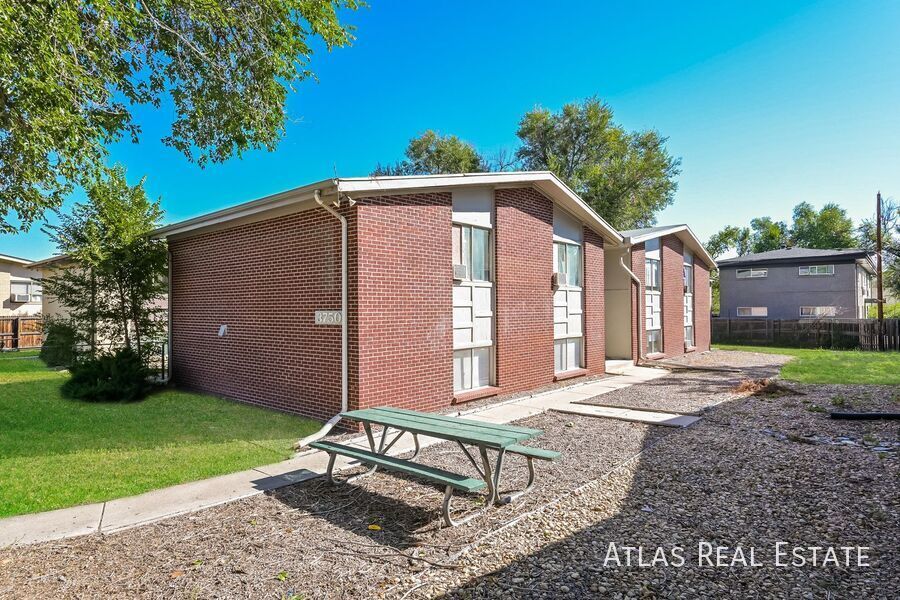 Photo - 3750 Owens Street-C