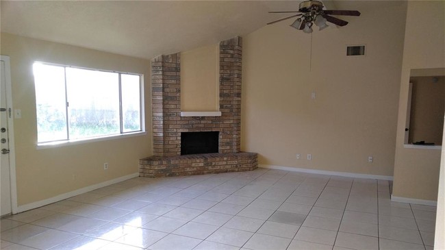 Building Photo - 2179 Pilgrims Point Dr