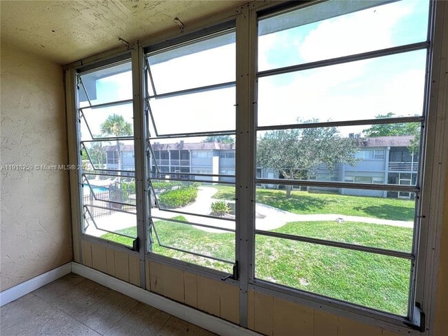 Building Photo - 7320 NW 85th Ct