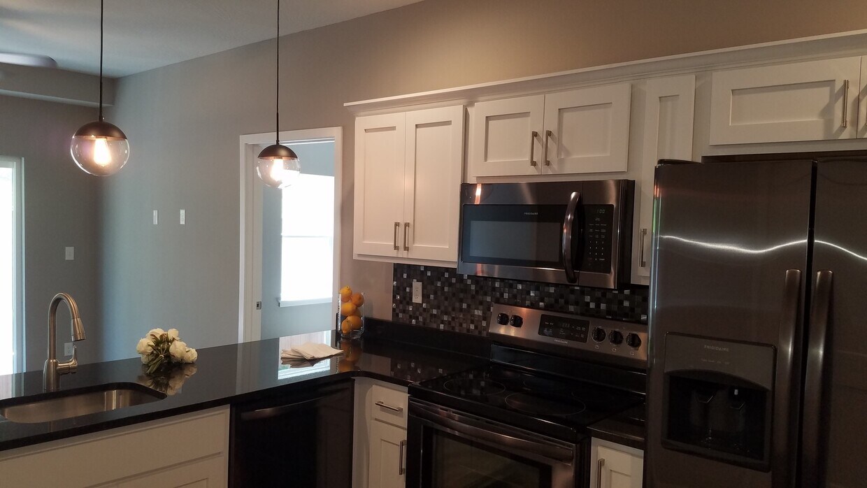 Foto principal - 2 bedroom 2 bath Luxury Apartment Branson MO in Gated Community- Offering Flexible Lease Terms