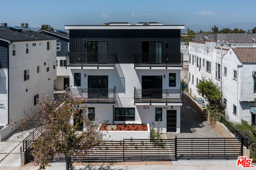 Foto principal - 4647 W 18th St