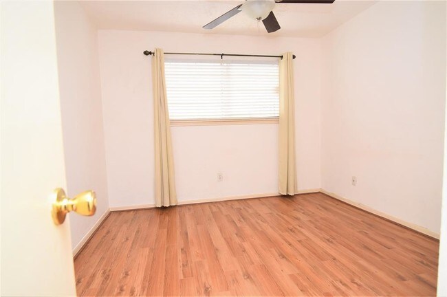 Foto del edificio - 10948 Village Bend Ln