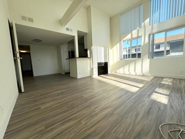 Building Photo - 3722 S Canfield Ave