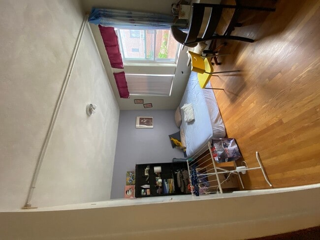 Building Photo - Charming 2 Bedroom-No Broker Fee