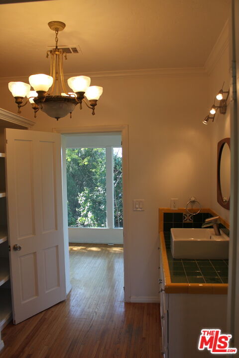 Foto del edificio - 2335 Silver Ridge Ave