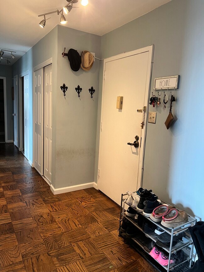 Foto del edificio - 501 Slaters Ln