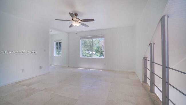 Foto del edificio - 825 NE 120th St