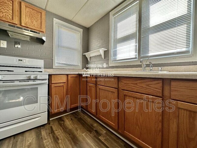Building Photo - 1115 S Jay St