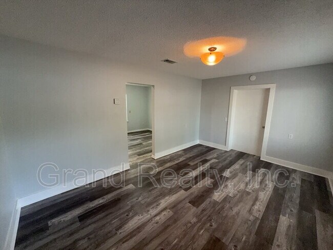 Foto del edificio - 3693 Scoggins St