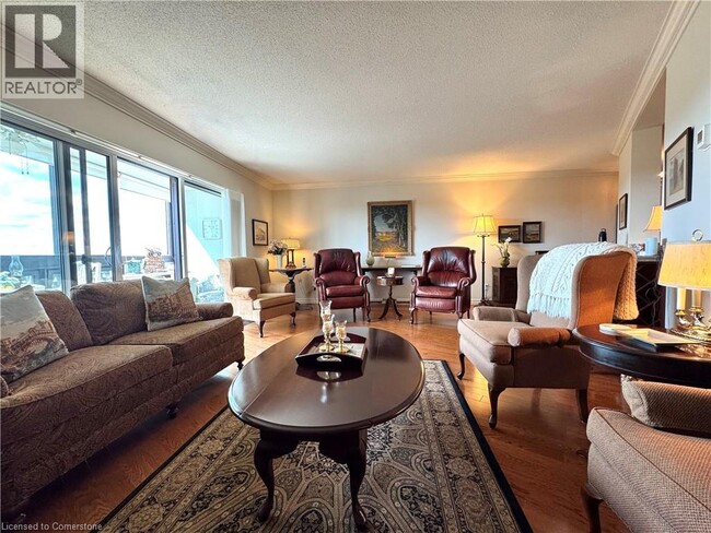 Building Photo - 250 Glenridge Dr