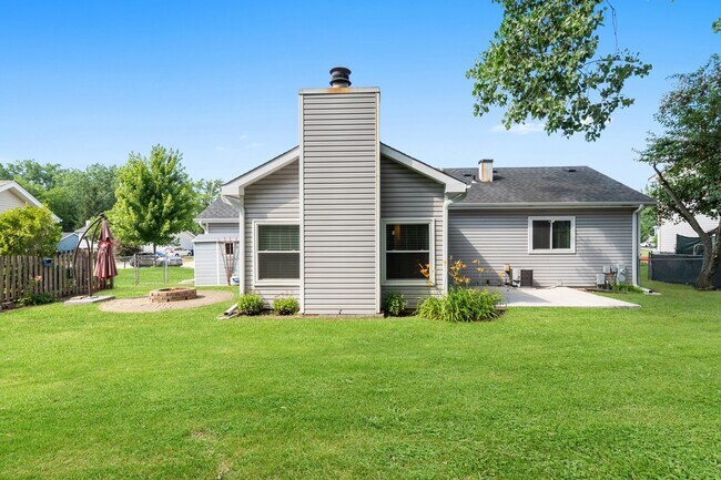 Foto del edificio - 939 Shorewood Dr