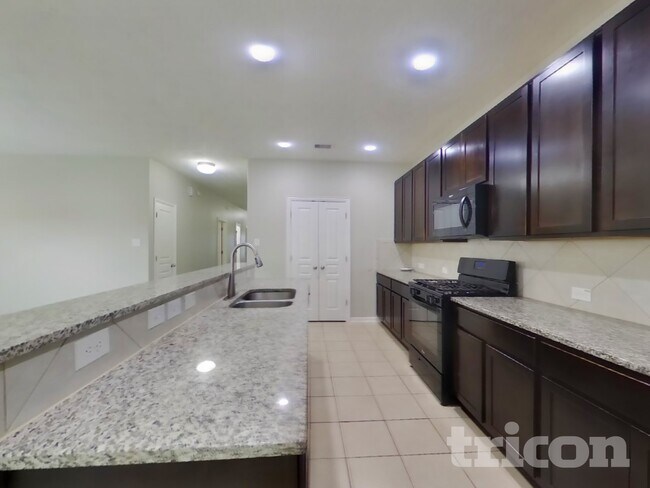 Foto del edificio - 210 Pequin Rd