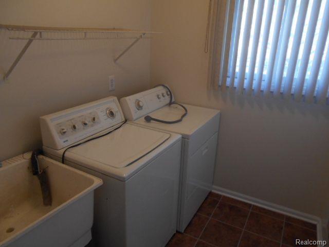 Building Photo - 2149 Camelot Dr