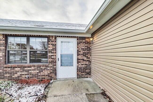 Building Photo - 27 Medina Ln