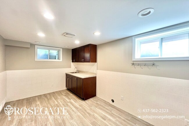 Building Photo - Bright 2-Bedroom Basement Unit in Waterloo...