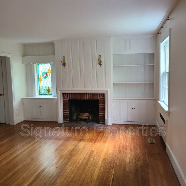 Foto del edificio - 4643 Stuart Ave
