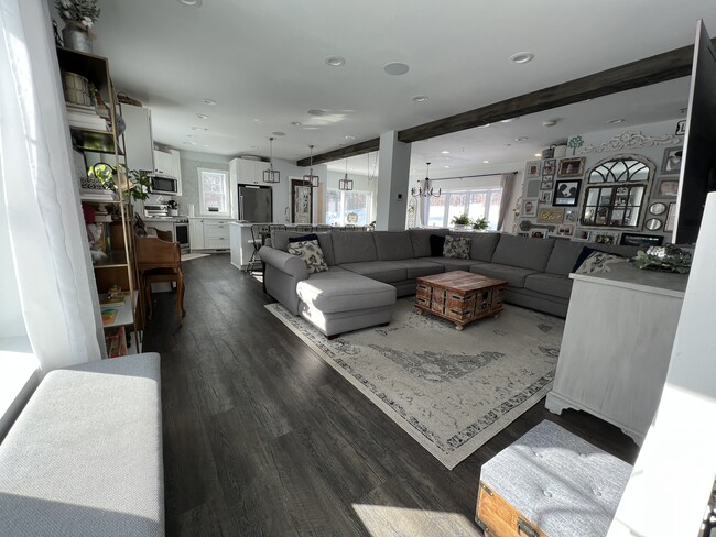 Main Living Floor 1 - 41 Zapora Dr