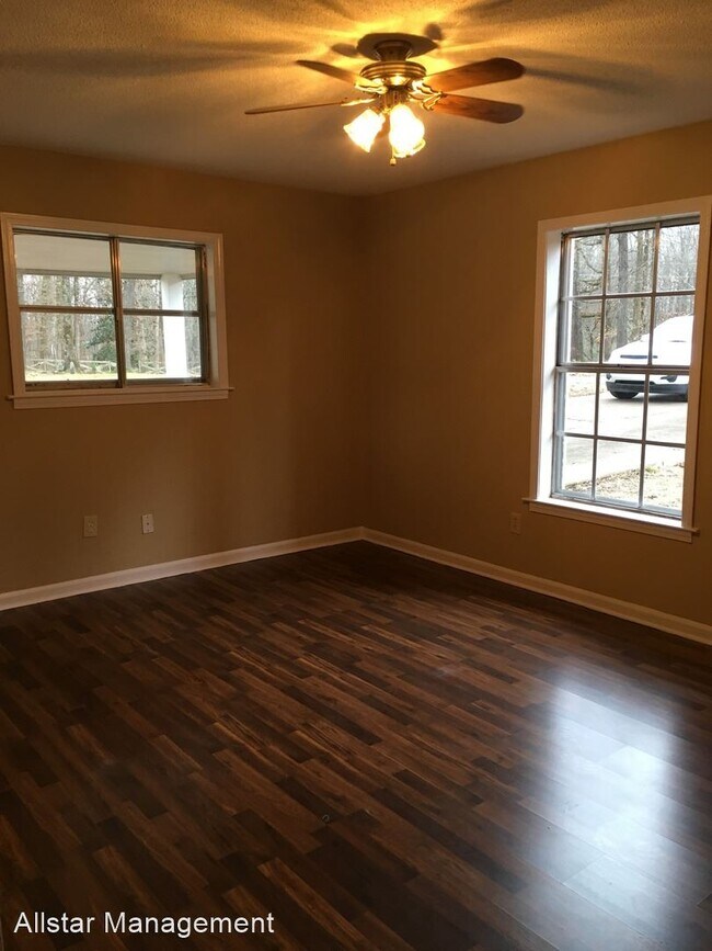 Building Photo - 4 br, 1.5 bath House - 5576 Twin Lakes Dr