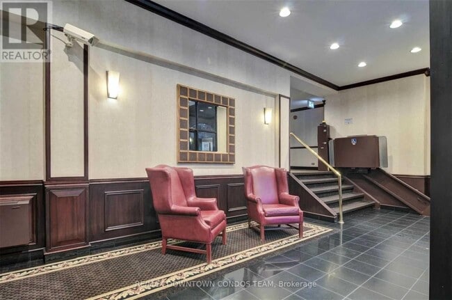 Building Photo - 88 Charles St E