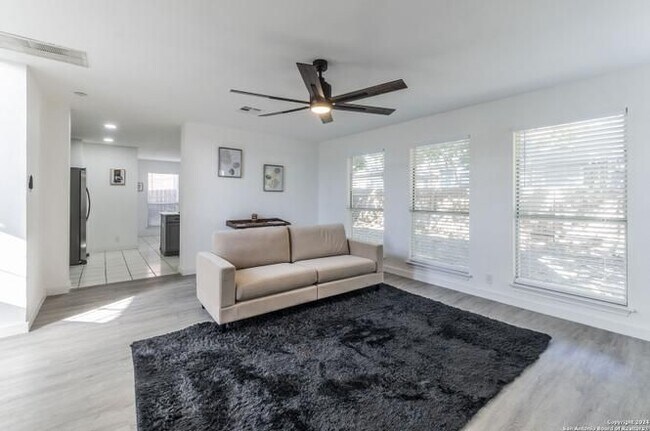 Building Photo - 4823 Aspen View