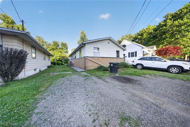 Foto del edificio - 1095 St Michaels Ave