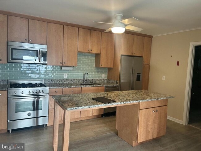Building Photo - 2660 Greenbriar Ln
