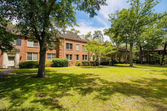 Foto del edificio - Renovated 1-Bedroom Condo in Heathwood Cou...