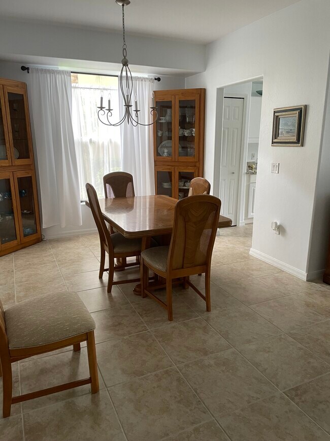 dining room - 2644 Somerville Loop