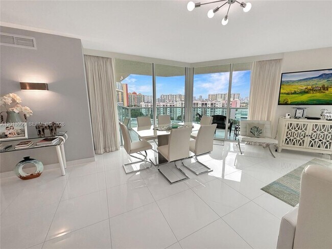 Foto del edificio - 250 Sunny Isles Blvd