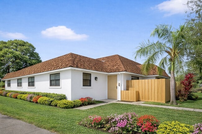 Building Photo - Lakeside Villas