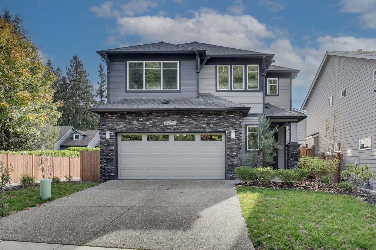 Primary Photo - Seattle Hill Road Area Beautiful 5 Bedroom...