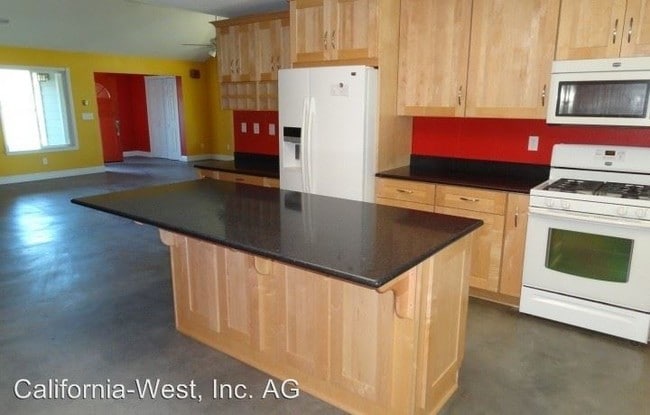 Building Photo - 4 br, 3 bath House - 6601 CAT CANYON