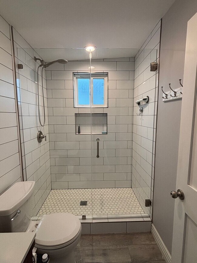 Building Photo - MARKEITNG SPECIAL $500 OFF SECOND MONTHS RENT - Charming & Private Backhouse Studio in Desirable ...