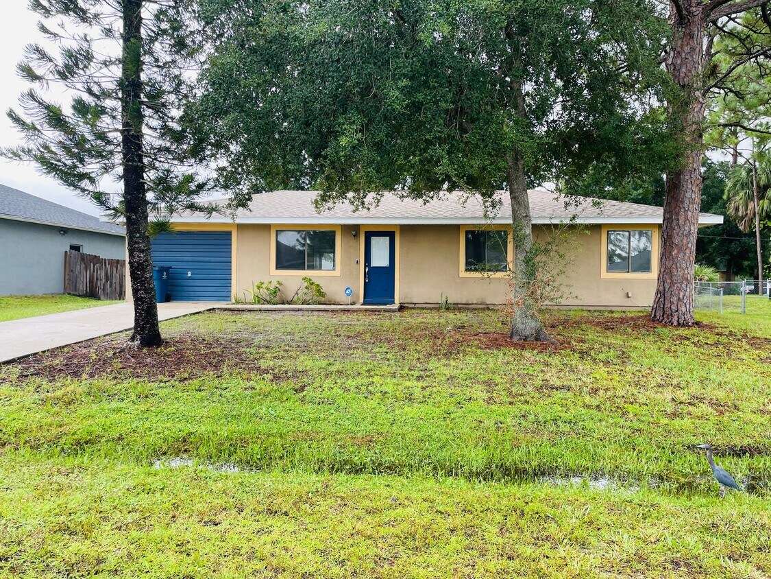 Primary Photo - NW Palm Bay 3/2 with 1 car garage and encl...