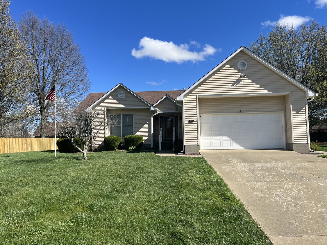 Primary Photo - 179 Stoneledge Dr