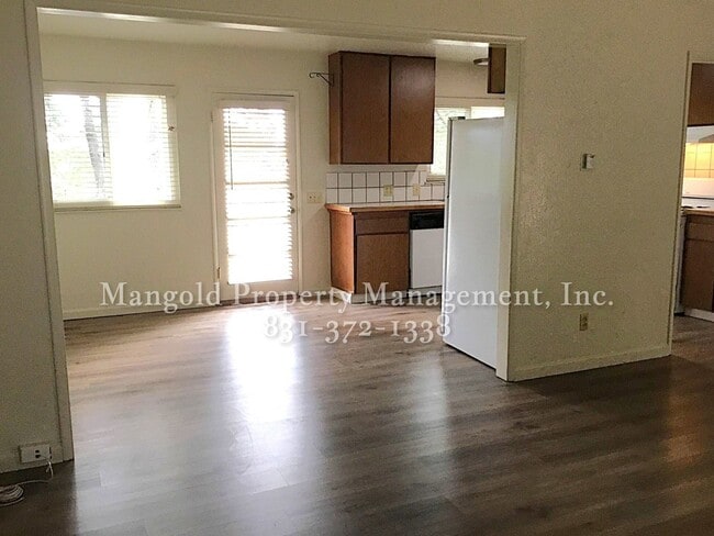 Building Photo - Comfortable 3-Bed, 2-Bath Home with Spacio...