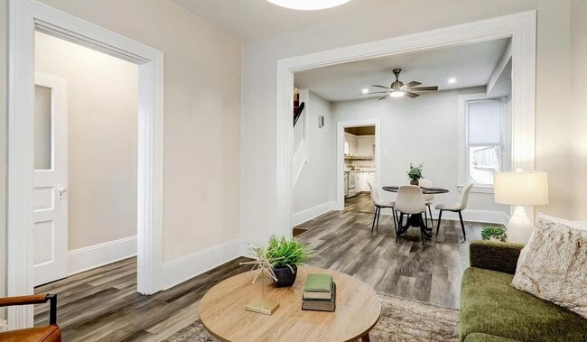 Foto del edificio - Spacious 3-Bedroom 2 Bath Home with Modern Comforts