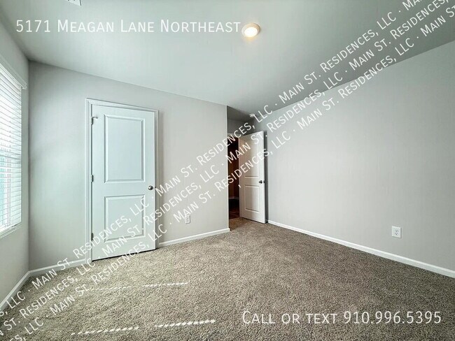 Building Photo - 5171 Meagan Ln NE