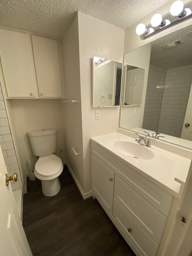 Building Photo - UT PRE-LEASE: 3 bed/2 bath Condo w/ Fireplace, Cathedral Ceilings in bedrooms