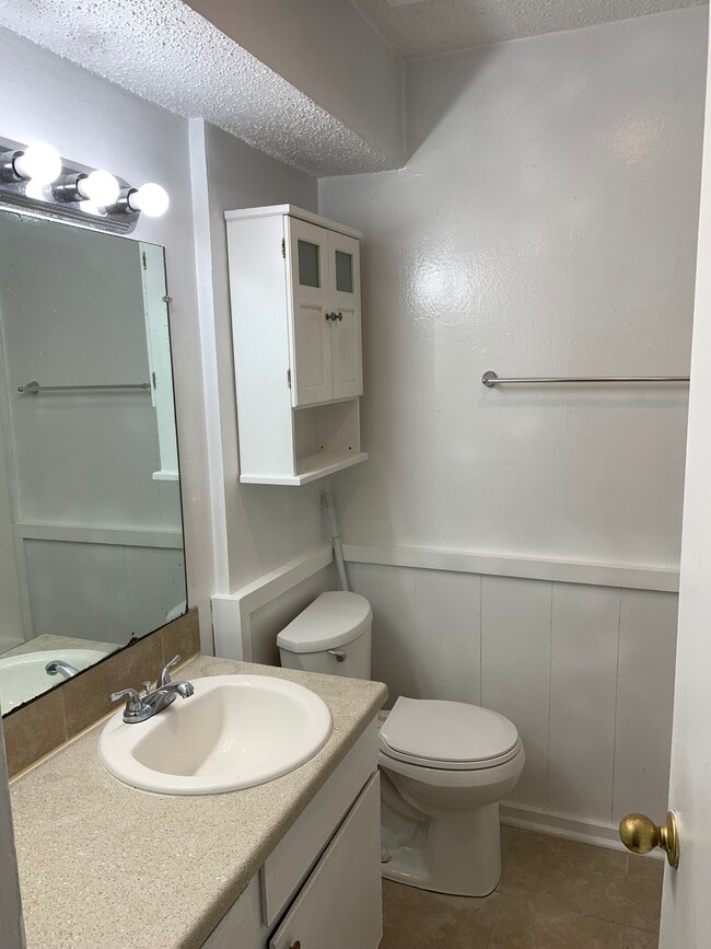 Building Photo - WoodCreek Apartments