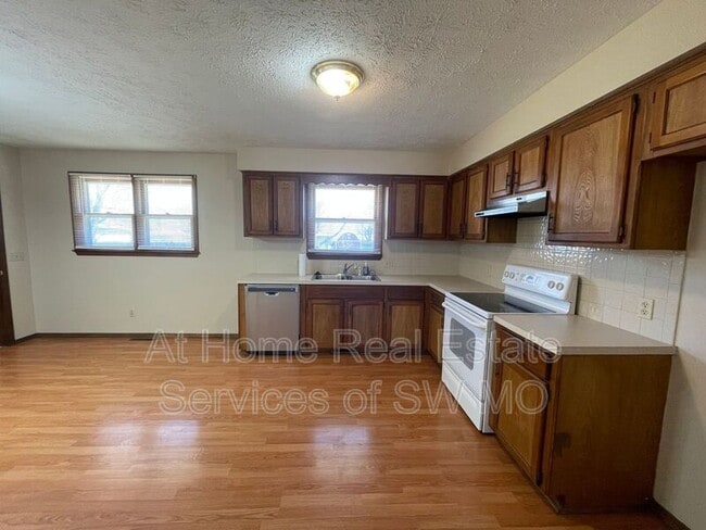 Foto del edificio - 118 S Cottonwood Ave