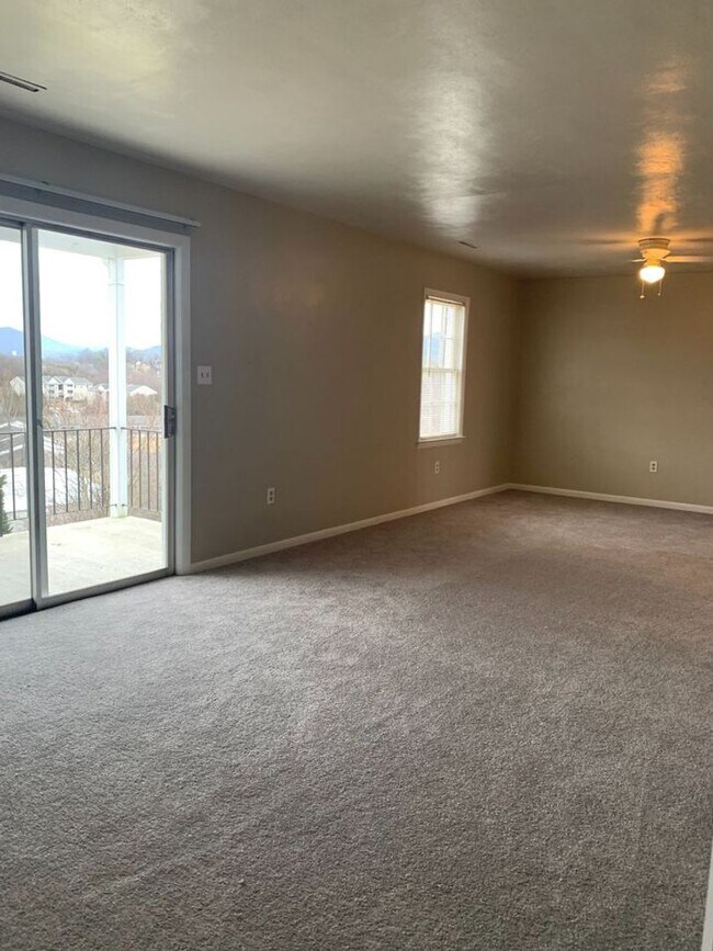 Foto del edificio - 6491 Carefree Ln