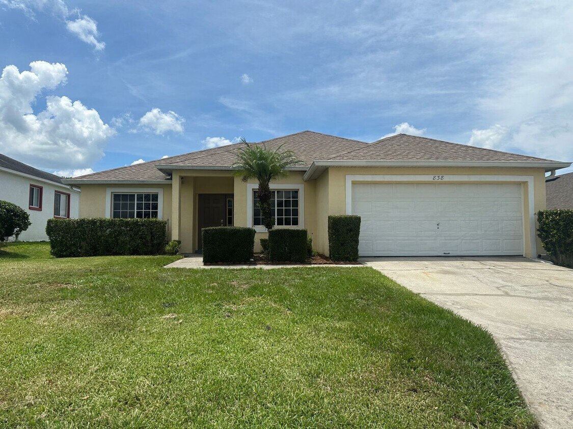 Building Photo - PRIVATE POOL - 4 BEDROOM 2 BATH HOME
