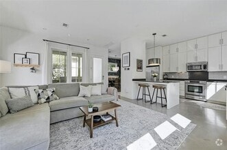 Building Photo - 708 Cardinal Ln