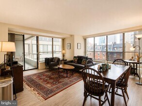 Building Photo - 224 W Rittenhouse Square