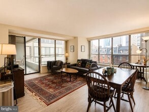 Building Photo - 224 W Rittenhouse Square