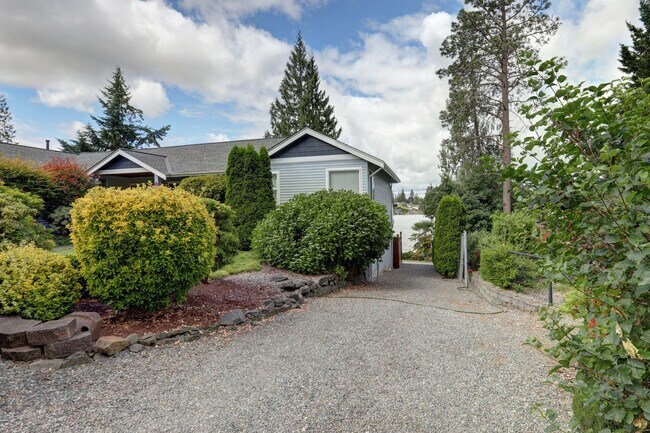 Foto del edificio - Lake Tapps Shared Home | Private 1 Bed, 1 Bath Unit Available