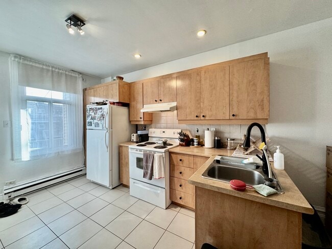 Building Photo - 5760 Av De Lorimier