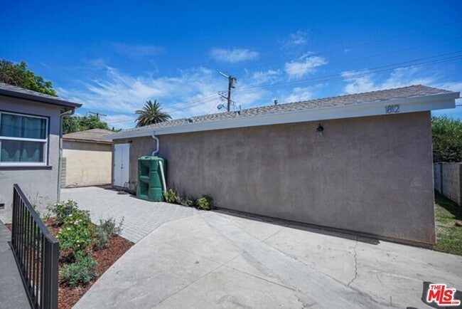 Building Photo - 1812 S Fairfax Ave