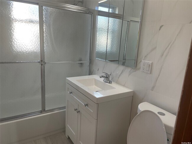 Foto del edificio - 83-27 255th St
